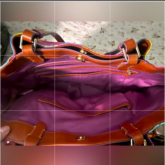 beautiful RARE Dooney & Bourke Disney 2017 (only!) “Pop Art” Flynn shoulder bag - Picture 6 of 6